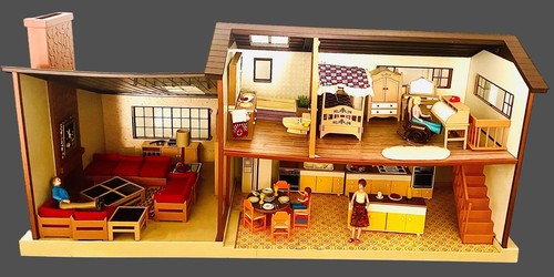 Tomy smaller garden dollhouse - smaller,