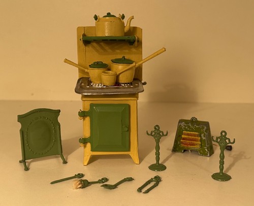 1930 cast metal doll house - 1930's,