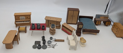 Vintage dolls house dol - vintage,