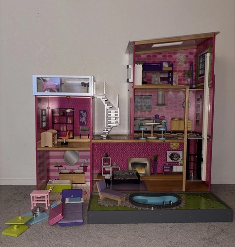 Doll house - doll, w/