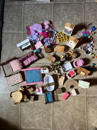 Mixed lot doll - of,