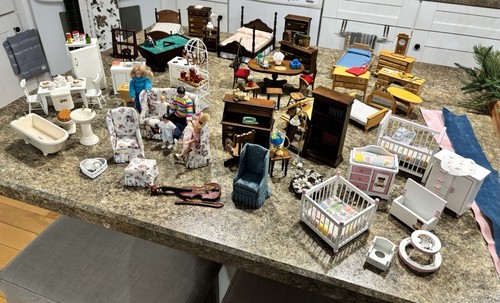 Huge vintage doll house - vintage,