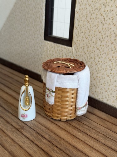 Dolls house furniture - dolls, 1/12