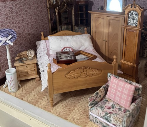 Dollshouse scale bedroom - 1/12,